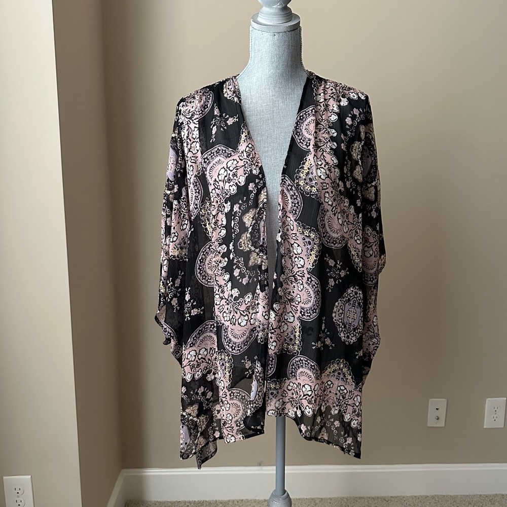 EUC OS Maurices Medallion Printed Kimono